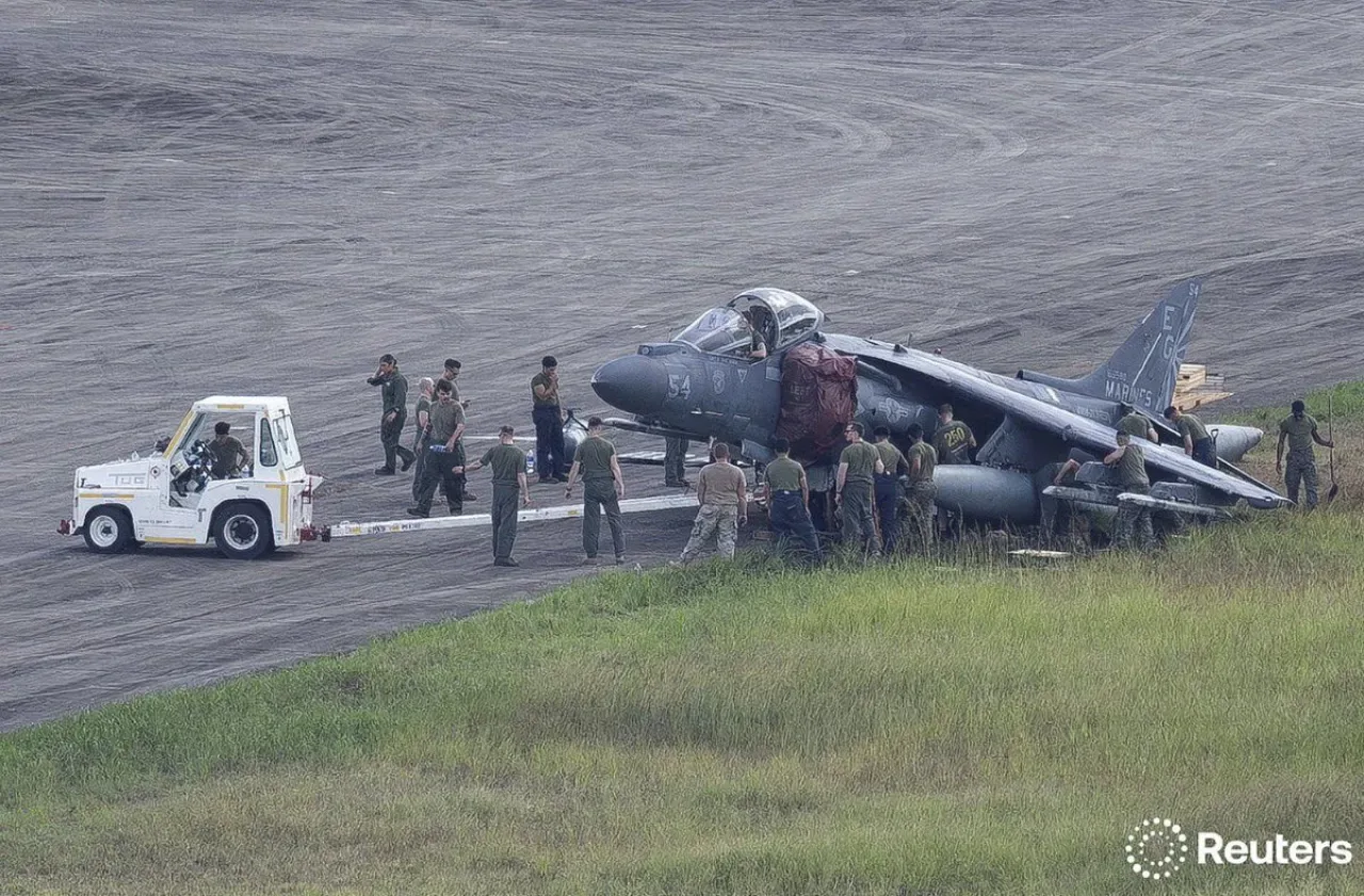 ABD Deniz Piyadeleri, Porto Riko'daki Üste Harrier Jet İncelemesi Yapıyor ABD Deniz Piyadeleri, Porto Riko'daki Üste Harrier Jet İncelemesi Yapıyor