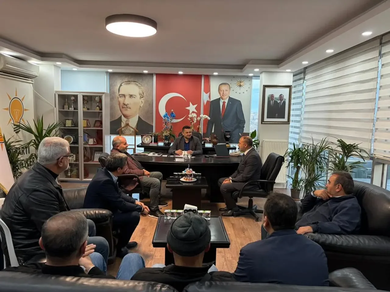 AK Parti Bahçelievler'de Komşular Milletin Evi'nde Ağırlanıyor AK Parti Bahçelievler'de Komşular Milletin Evi'nde Ağırlanıyor