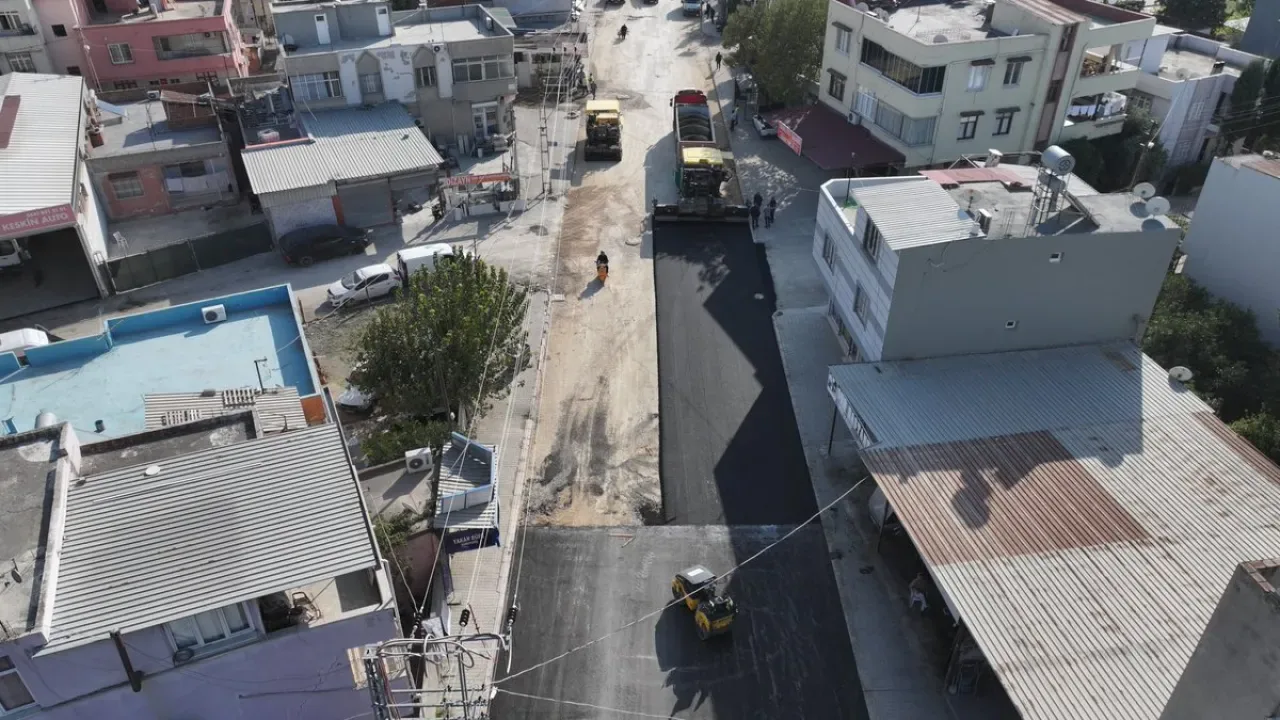 Adana'da Mehmet Akif Ersoy Caddesi'nde Yol Yenileme Çalışması Başladı Adana'da Mehmet Akif Ersoy Caddesi'nde Yol Yenileme Çalışması Başladı