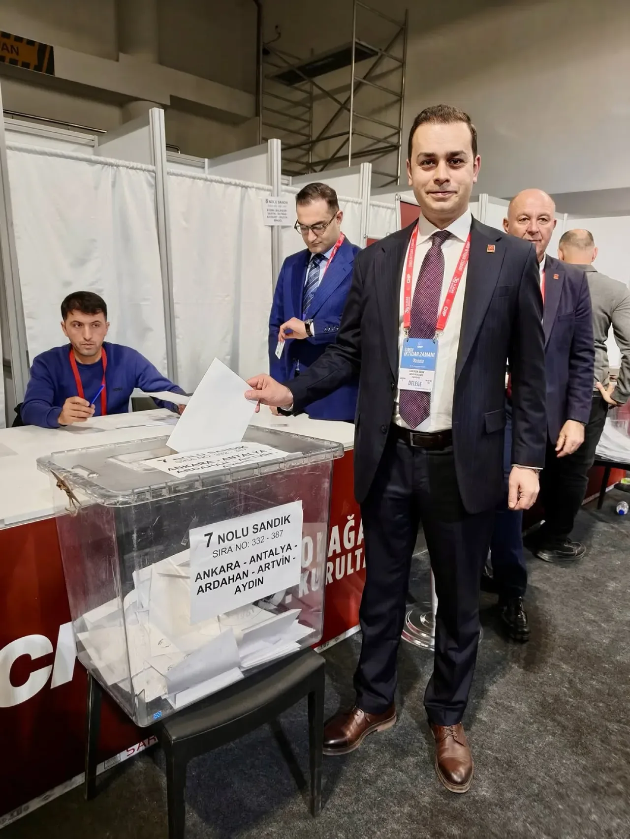 Cumhuriyet Halk Partisi'nde Yeni Genel Başkan Özgür Özel Oldu Cumhuriyet Halk Partisi'nde Yeni Genel Başkan Özgür Özel Oldu
