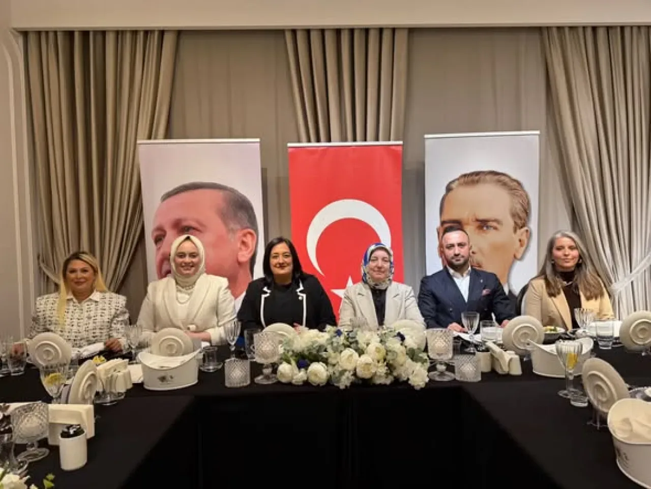AK Parti Bursa Milletvekili Emel Gözükara Durmaz, Nilüfer'de Kadın Muhtarlarla Buluştu AK Parti Bursa Milletvekili Emel Gözükara Durmaz, Nilüfer'de Kadın Muhtarlarla Buluştu