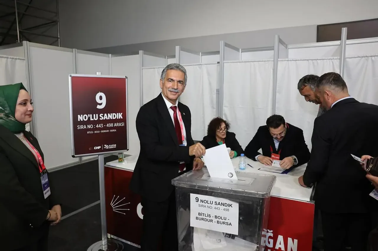 Gemlik Belediye Başkanı Şükrü Deviren, CHP 39. Olağan Kurultayı'nda Değişim Vurgusu Yaptı Gemlik Belediye Başkanı Şükrü Deviren, CHP 39. Olağan Kurultayı'nda Değişim Vurgusu Yaptı