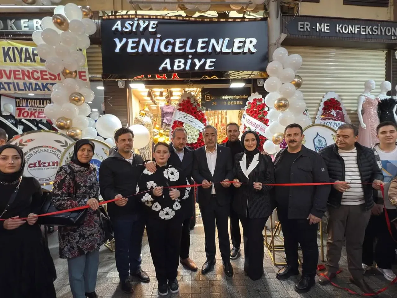 Bursa'da Asiye Yenigelenler Abiye Mağazası Açıldı Bursa'da Asiye Yenigelenler Abiye Mağazası Açıldı