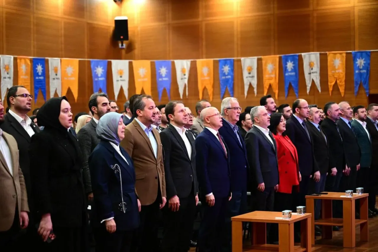 AK Parti Bursa'da 61. İl Danışma Toplantısı Gerçekleştirildi AK Parti Bursa'da 61. İl Danışma Toplantısı Gerçekleştirildi