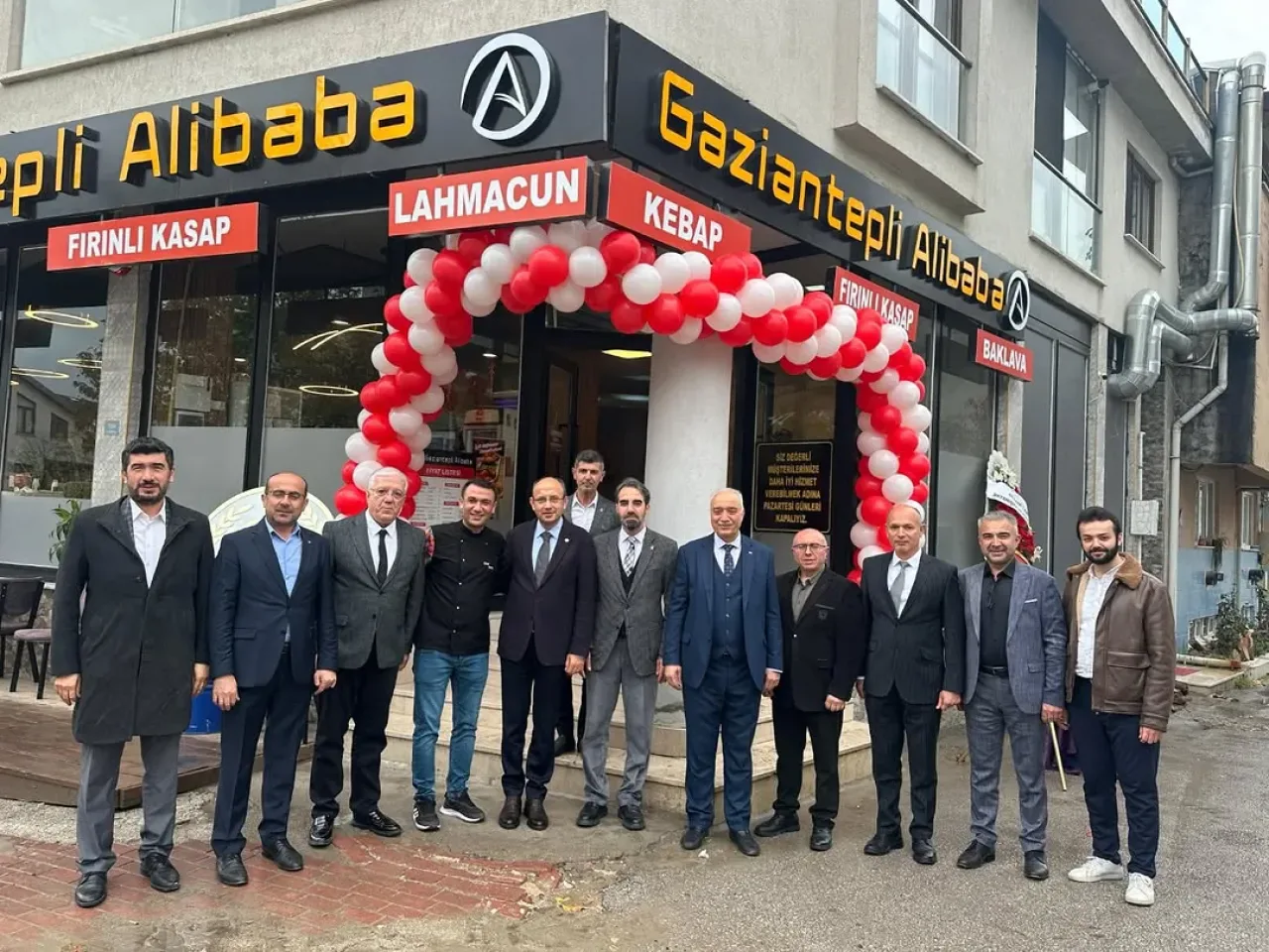 Orhaneli Belediye Başkanı ve AK Partili Milletvekili Yeni Kebap Salonunun Açılışında Orhaneli Belediye Başkanı ve AK Partili Milletvekili Yeni Kebap Salonunun Açılışında