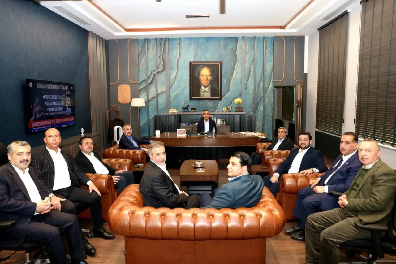 AK Partili Vekillerden Erdemsoft'a Ziyaret AK Partili Vekillerden Erdemsoft'a Ziyaret