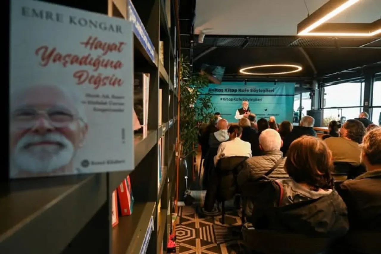 Beşiktaş'ta Prof. Dr. Emre Kongar Kitapseverlerle Buluştu Beşiktaş'ta Prof. Dr. Emre Kongar Kitapseverlerle Buluştu