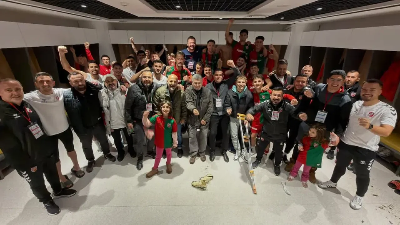 Karşıyaka Spor Kulübü'nden Maç Sonu Soyunma Odası Paylaşımı Karşıyaka Spor Kulübü'nden Maç Sonu Soyunma Odası Paylaşımı