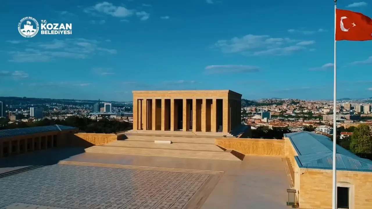 Kozan Belediyesi Öğrencileri Atatürk'ün Huzurunda Kozan Belediyesi Öğrencileri Atatürk'ün Huzurunda