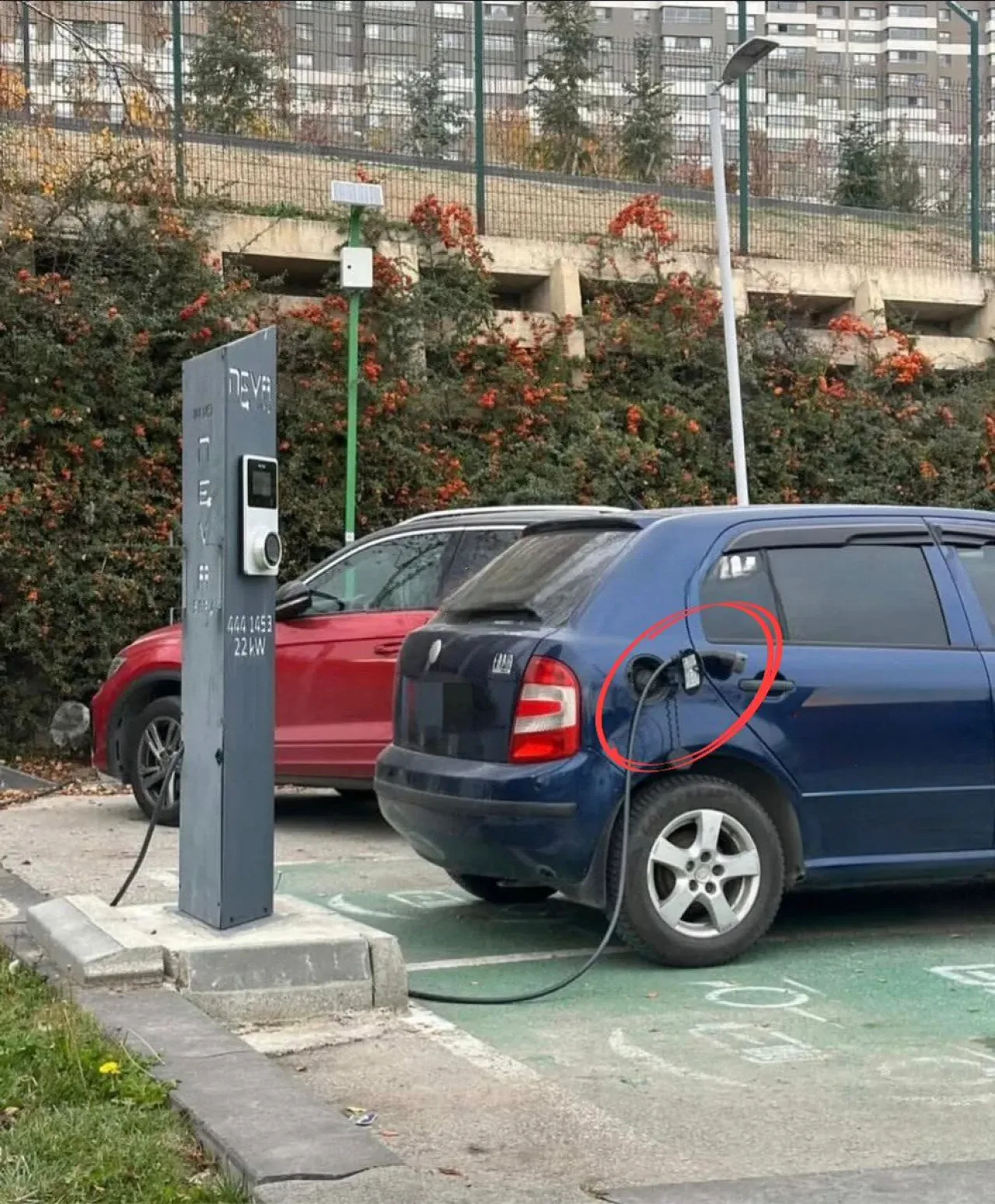 Ankara'da Elektrikli Araç Şarj İstasyonunda İlginç Park Vakası Ankara'da Elektrikli Araç Şarj İstasyonunda İlginç Park Vakası