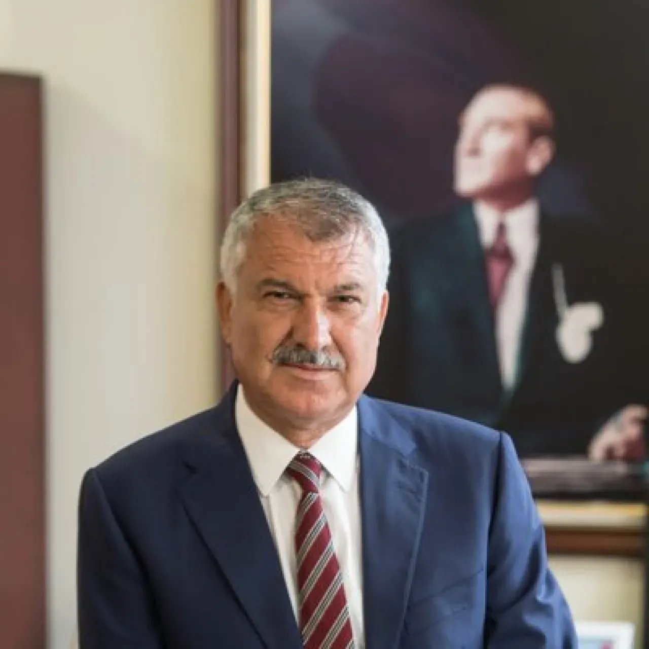 Zeydan Karalar'dan Özgür Özel'in CHP Genel Başkan Seçilmesine Tebrik Zeydan Karalar'dan Özgür Özel'in CHP Genel Başkan Seçilmesine Tebrik