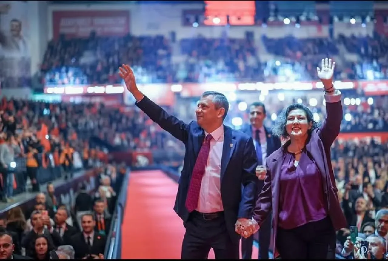 Derince Belediye Başkanı Gökçe, Ecz. Özgür Özel'in Yeniden Genel Başkan Seçilmesini Kutladı Derince Belediye Başkanı Gökçe, Ecz. Özgür Özel'in Yeniden Genel Başkan Seçilmesini Kutladı