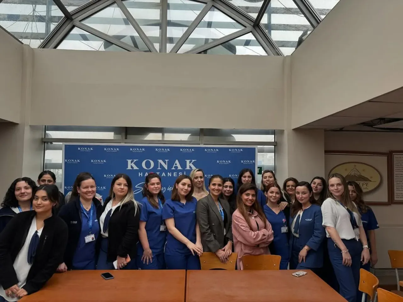 Konak Hastanesi, Tıbbi Sekreterler Günü'nü Kutladı Konak Hastanesi, Tıbbi Sekreterler Günü'nü Kutladı