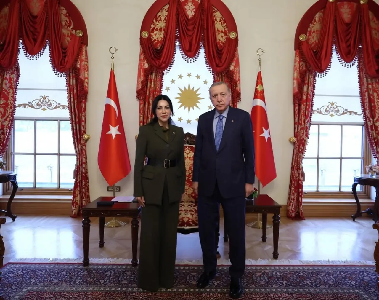 Dolmabahçe'de Tarihi Buluşma: Cumhurbaşkanı Erdoğan'dan Sorumluluk Vurgusu Dolmabahçe'de Tarihi Buluşma: Cumhurbaşkanı Erdoğan'dan Sorumluluk Vurgusu