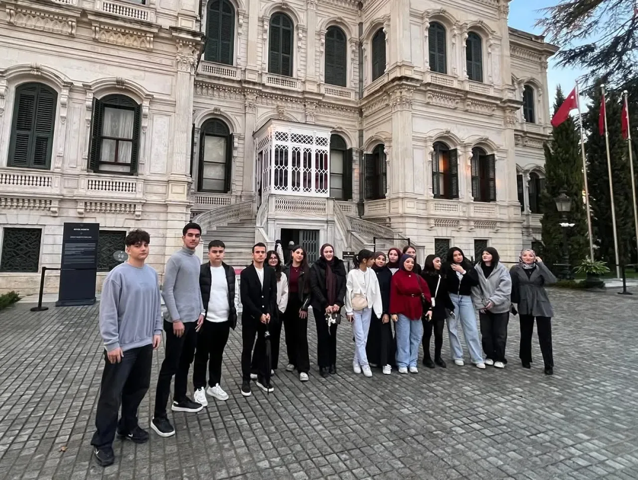 Bahçelievler AK Gençlik, Yıldız Sarayı'nda Tarih ve Gelecek Buluşması Bahçelievler AK Gençlik, Yıldız Sarayı'nda Tarih ve Gelecek Buluşması