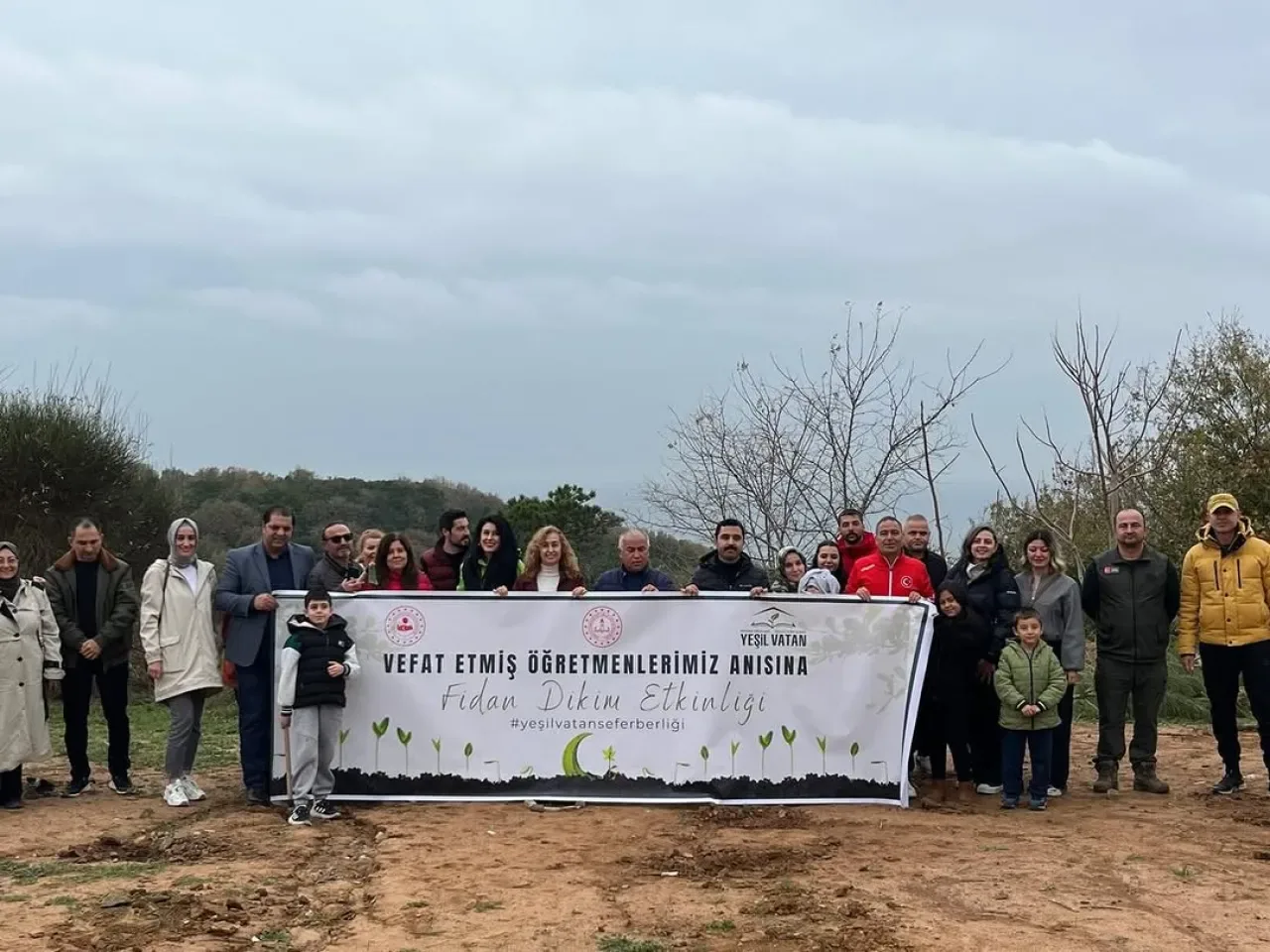 Şile'de Öğretmenler Günü'nde Fidanlar Toprakla Buluştu Şile'de Öğretmenler Günü'nde Fidanlar Toprakla Buluştu