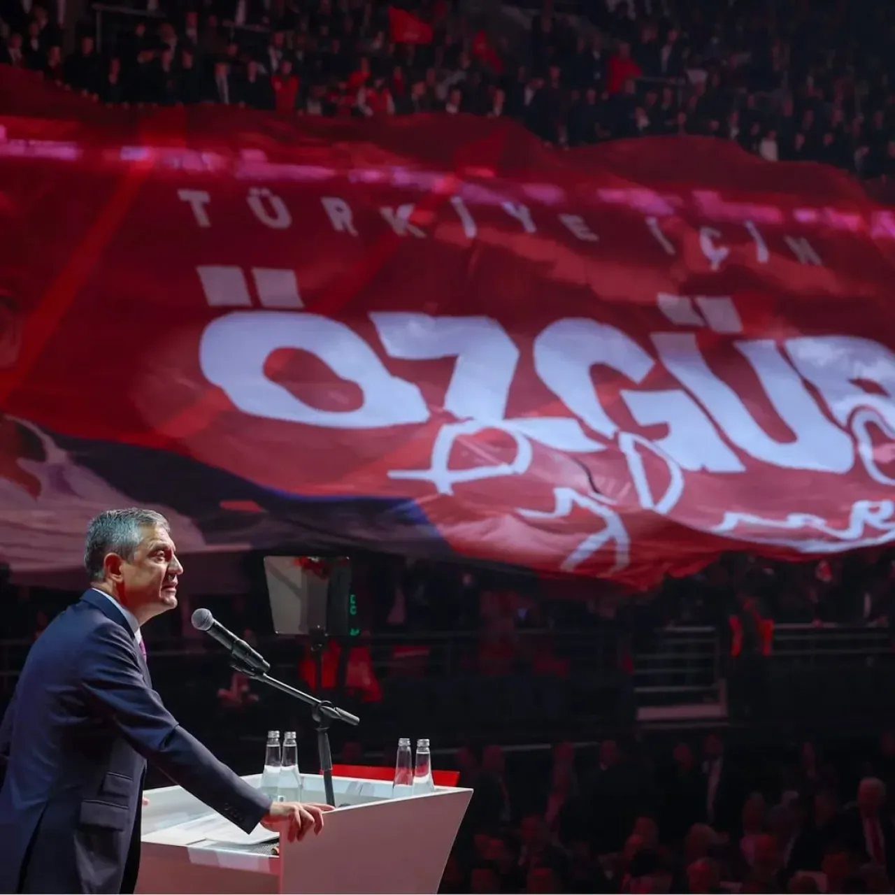 CHP'de Özgür Özel Dördüncü Kez Genel Başkan Seçildi CHP'de Özgür Özel Dördüncü Kez Genel Başkan Seçildi