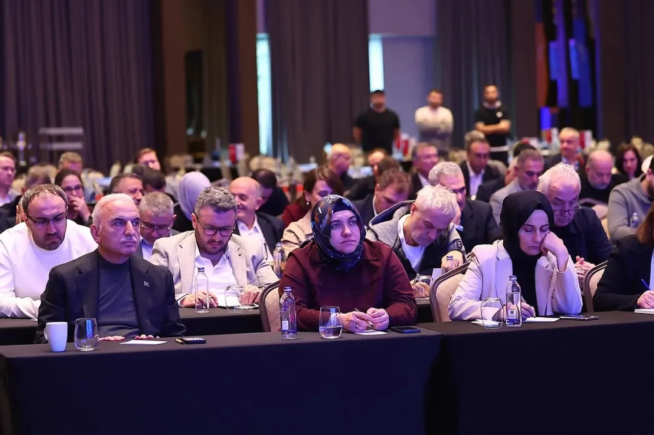 İstanbul'da AK Parti İstişare Toplantısı: Ümraniye Belediye Başkanı Yıldırım Çalışmaları Değerlendirdi İstanbul'da AK Parti İstişare Toplantısı: Ümraniye Belediye Başkanı Yıldırım Çalışmaları Değerlendirdi