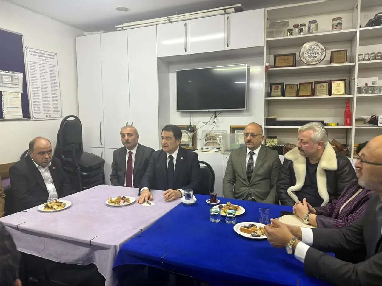 MHP'li Aksu, Küçükçekmece'de Vatandaş ve Dernek Ziyaretleri Gerçekleştirdi MHP'li Aksu, Küçükçekmece'de Vatandaş ve Dernek Ziyaretleri Gerçekleştirdi