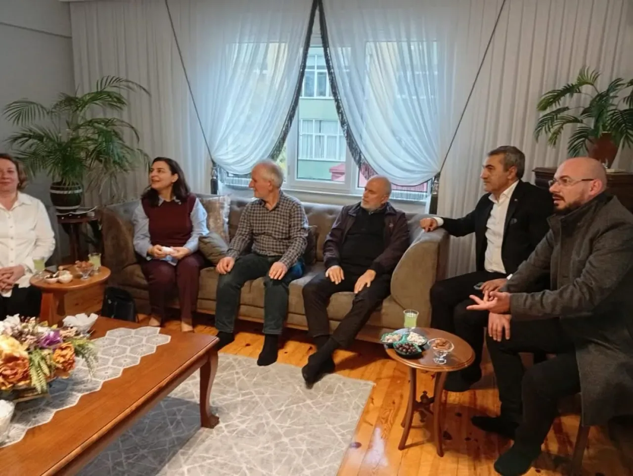 AK Parti Ümraniye Teşkilatı'ndan Mahalle Ziyaretleri ve Hasta Yârenliği AK Parti Ümraniye Teşkilatı'ndan Mahalle Ziyaretleri ve Hasta Yârenliği