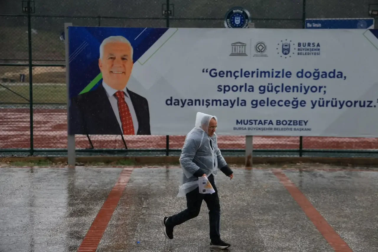 Bursa Büyükşehir Gençlik Kulübü'nden Öğretmenler Günü'ne Özel Doğa Kampı Bursa Büyükşehir Gençlik Kulübü'nden Öğretmenler Günü'ne Özel Doğa Kampı