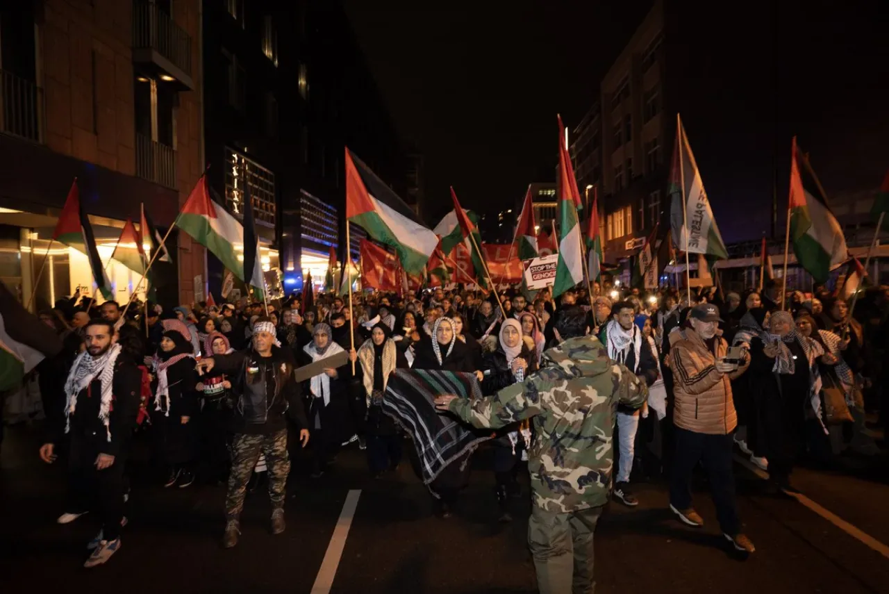 Almanya'da Filistin'e Destek Gösterisi Düzenlendi Almanya'da Filistin'e Destek Gösterisi Düzenlendi
