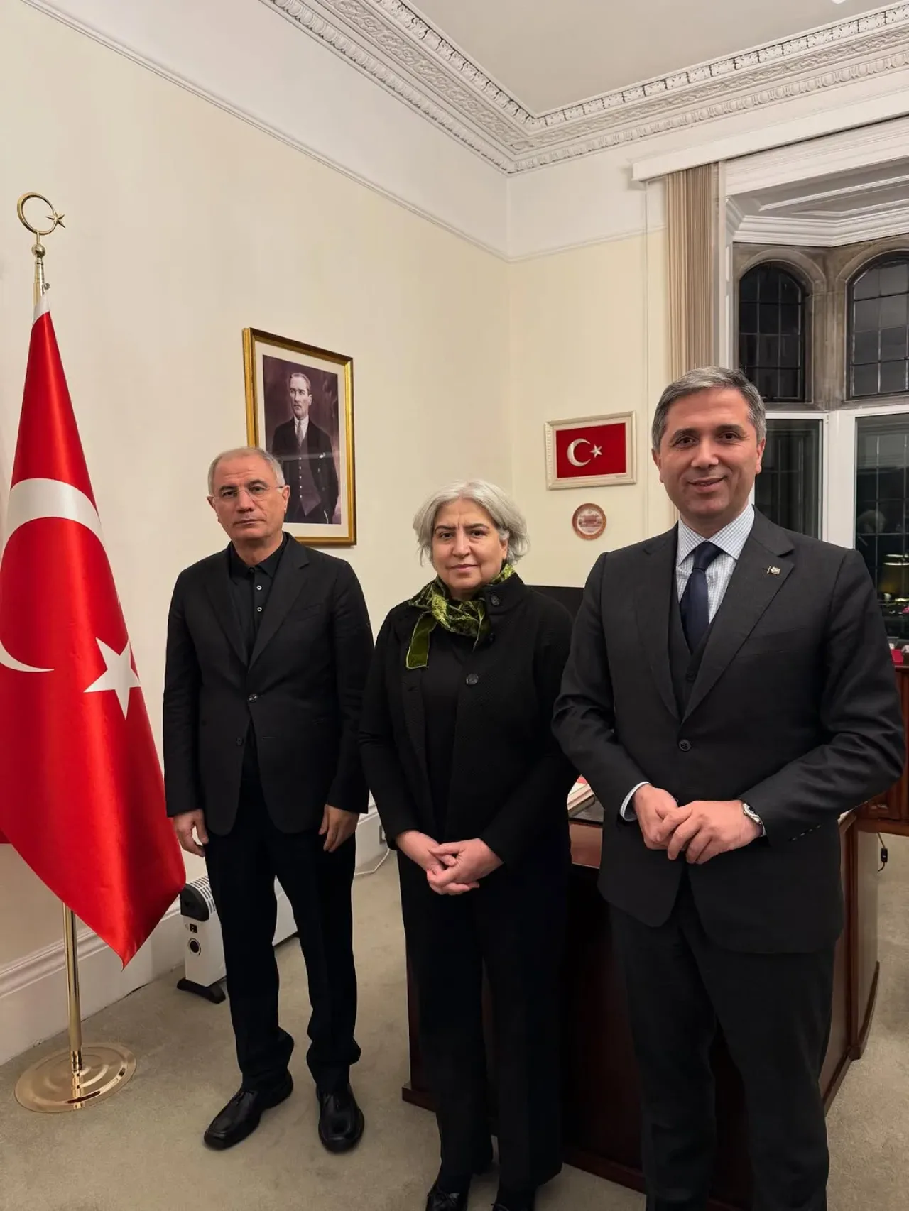 AK Parti Bursa Milletvekili Efkan Ala, Dublin'deki Vatandaşlarla Buluştu AK Parti Bursa Milletvekili Efkan Ala, Dublin'deki Vatandaşlarla Buluştu