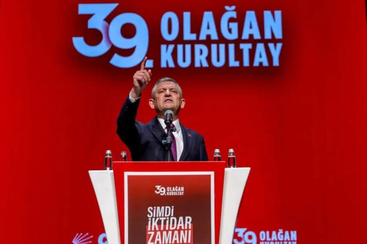 CHP'de Özgür Özel'in Genel Başkan Seçilmesi Dilovası'nda Kutlandı CHP'de Özgür Özel'in Genel Başkan Seçilmesi Dilovası'nda Kutlandı