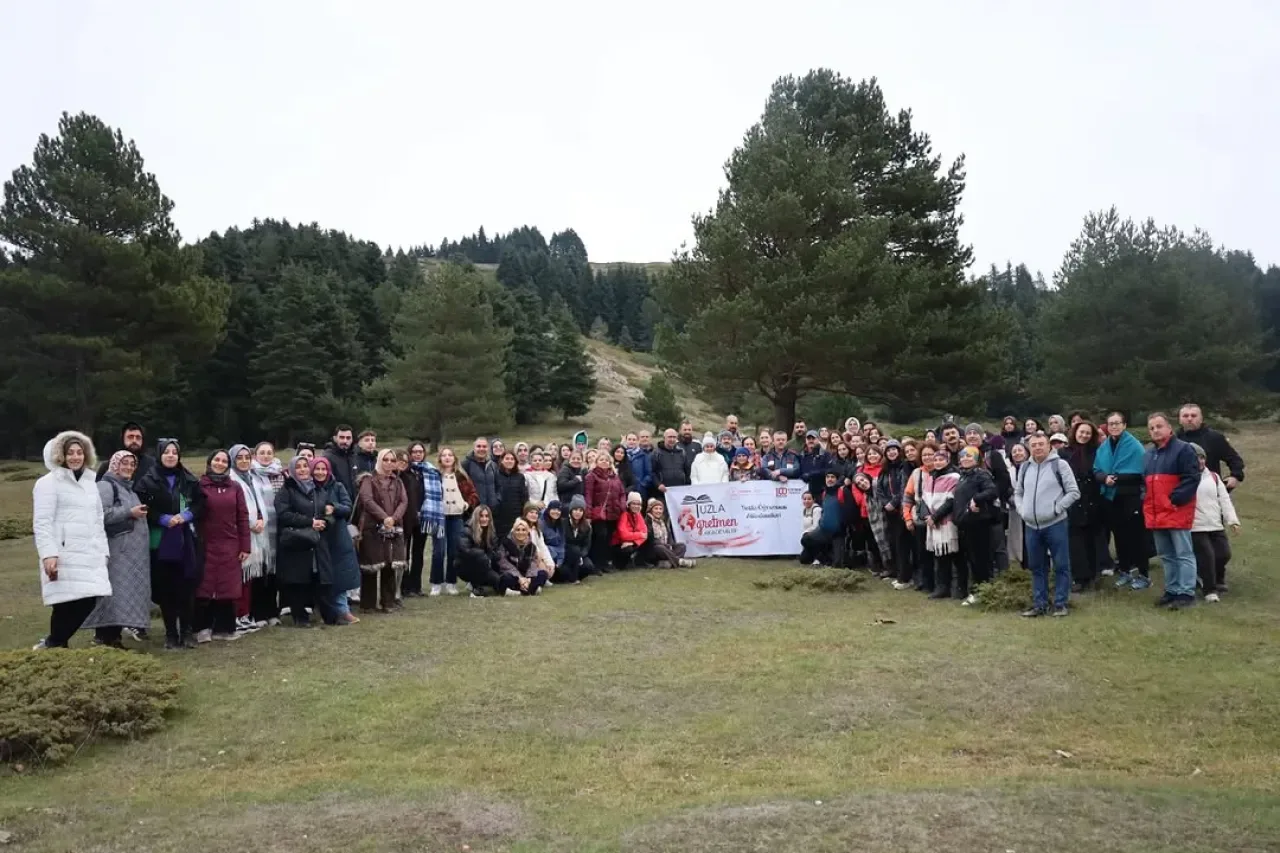 Tuzla Öğretmen Akademileri Doğa Gezisi ile Gölcük Bolu'da Buluştu Tuzla Öğretmen Akademileri Doğa Gezisi ile Gölcük Bolu'da Buluştu
