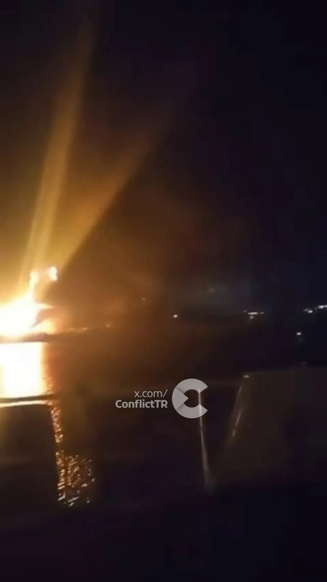 Ukrayna'nın Novorossiysk Liman Saldırısı Anları Bir Türk Vatandaşı Tarafından Kaydedildi Ukrayna'nın Novorossiysk Liman Saldırısı Anları Bir Türk Vatandaşı Tarafından Kaydedildi