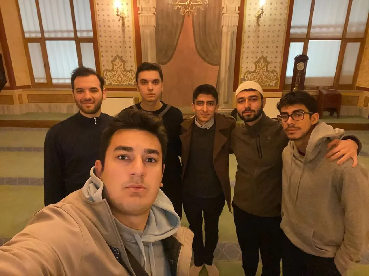 AK Parti Kadıköy Gençlik Kolları Sabah Namazında Buluştu AK Parti Kadıköy Gençlik Kolları Sabah Namazında Buluştu