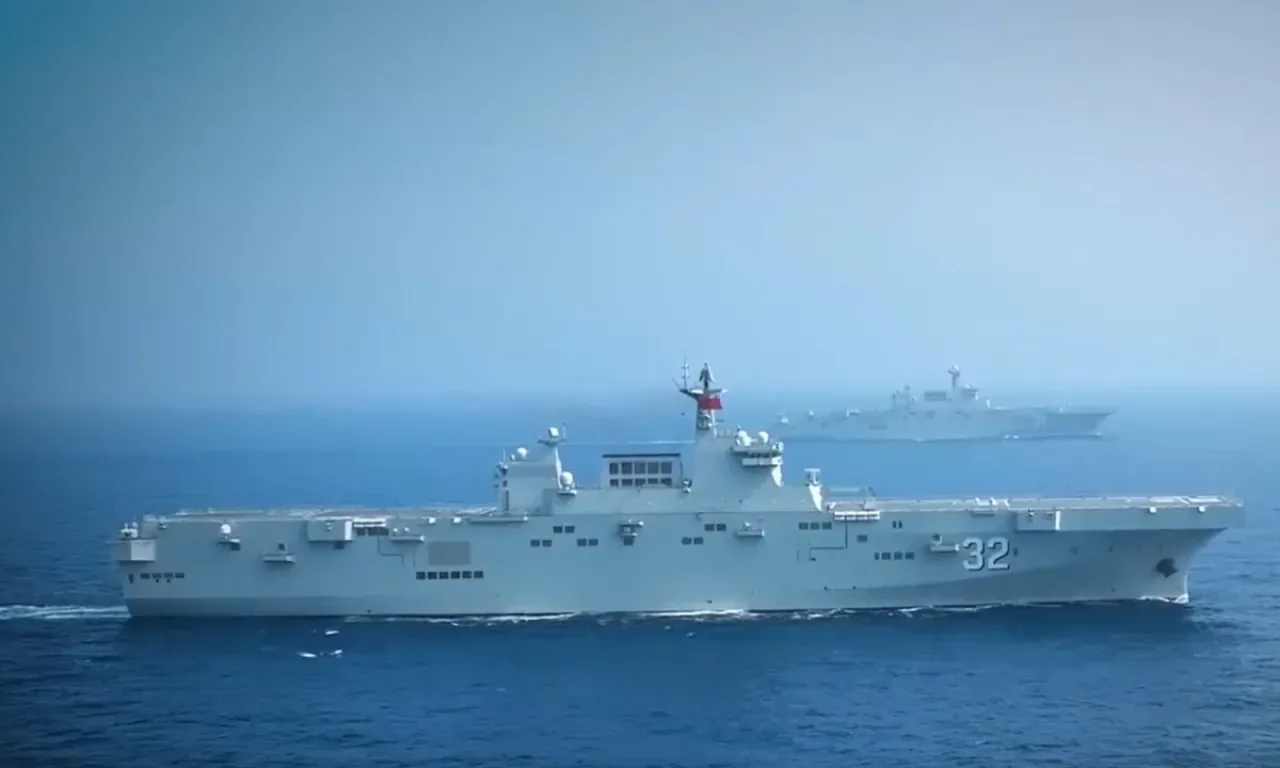 Çin Donanması'nın Type 075 Amfibi Hücum Gemisi, Kara Kuvvetlerinin Z-10 Saldırı Helikopterlerini Taşıyabiliyor Çin Donanması'nın Type 075 Amfibi Hücum Gemisi, Kara Kuvvetlerinin Z-10 Saldırı Helikopterlerini Taşıyabiliyor