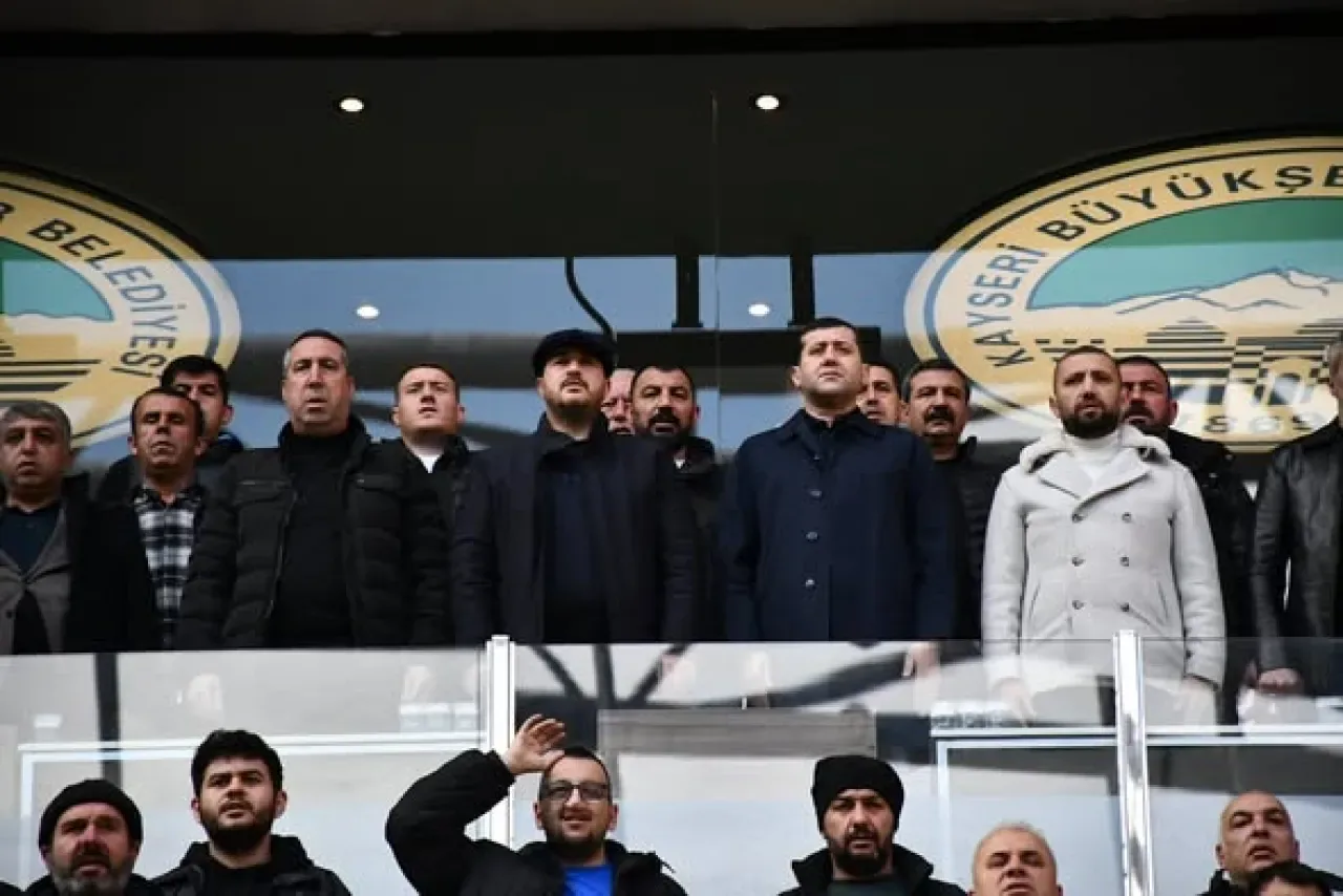MHP'li Baki Ersoy, Sevdamız Erciyes 38 FK Maçına Destek İçin Stadyumda MHP'li Baki Ersoy, Sevdamız Erciyes 38 FK Maçına Destek İçin Stadyumda