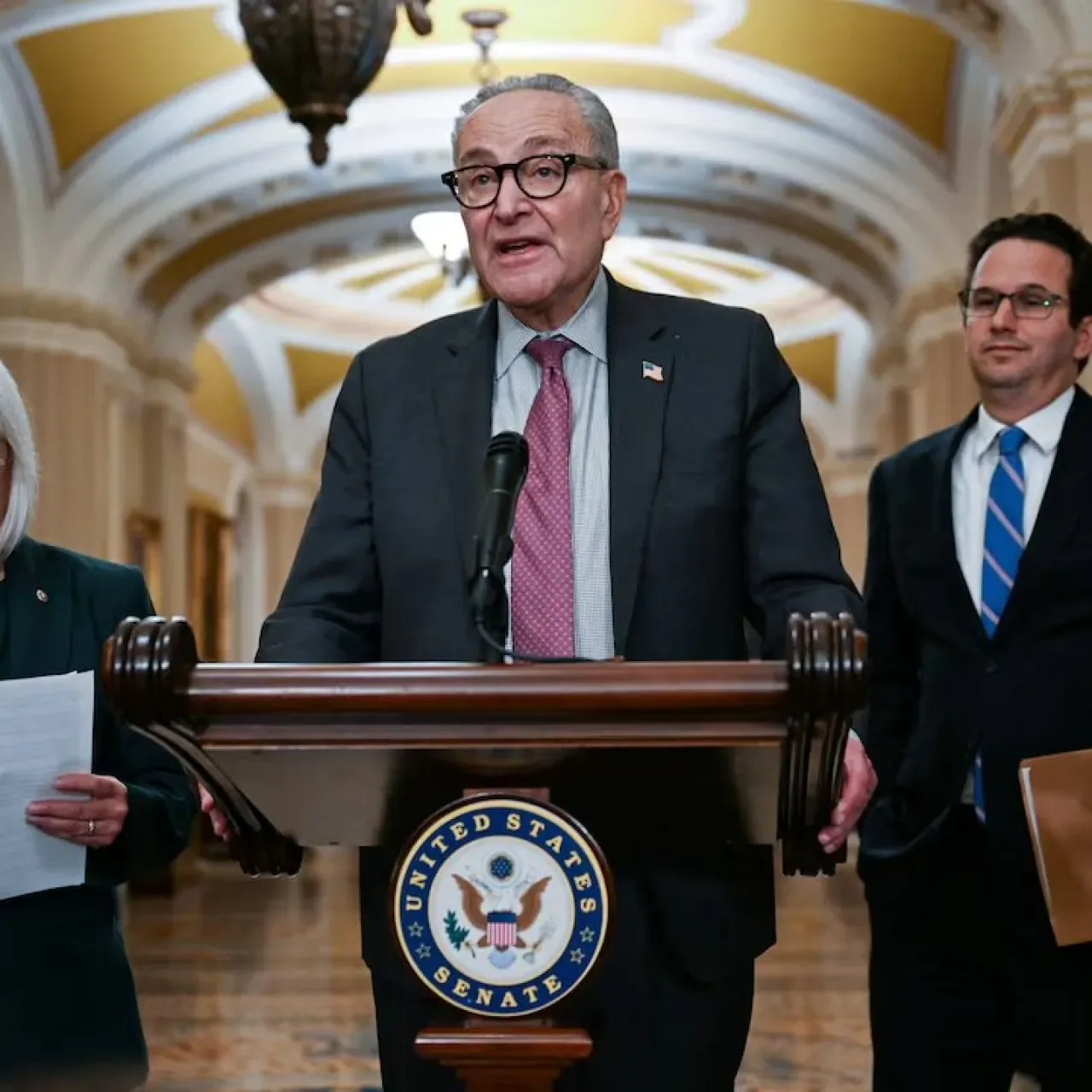ABD'li Senatör Schumer, Trump'ın Venezuela Politikasını Savaş Tehlikesi Olarak Değerlendirdi ABD'li Senatör Schumer, Trump'ın Venezuela Politikasını Savaş Tehlikesi Olarak Değerlendirdi