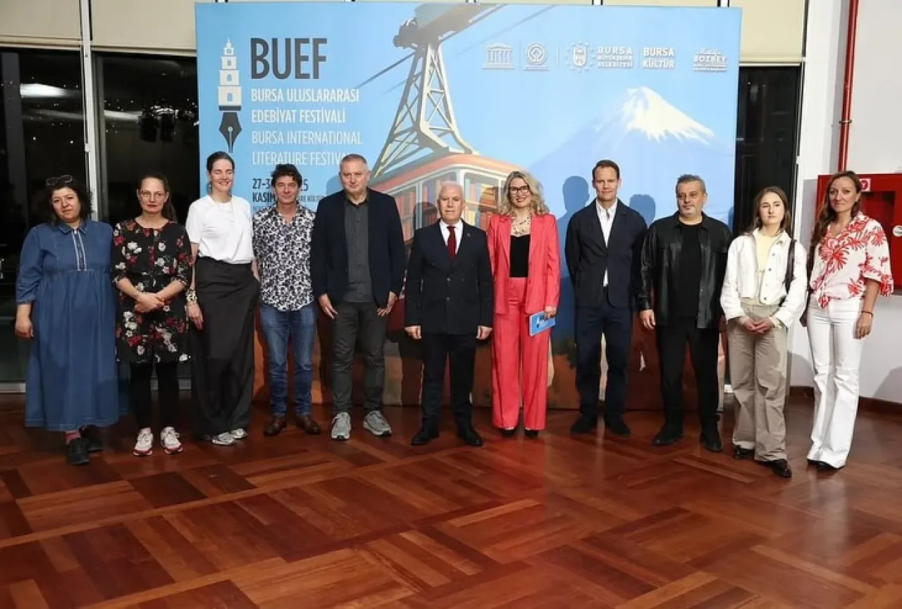 Bursa Uluslararası Edebiyat Festivali "Cesaret" Temasıyla Başladı Bursa Uluslararası Edebiyat Festivali "Cesaret" Temasıyla Başladı