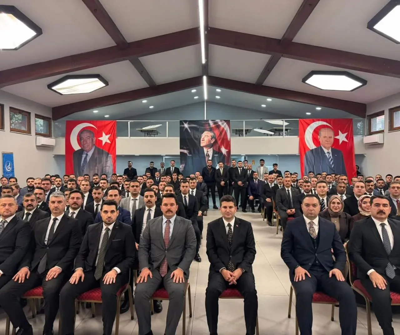 İstanbul Ülkü Ocakları'nda Ahmet Yiğit Yıldırım Başkanlığında İstişare Toplantısı İstanbul Ülkü Ocakları'nda Ahmet Yiğit Yıldırım Başkanlığında İstişare Toplantısı