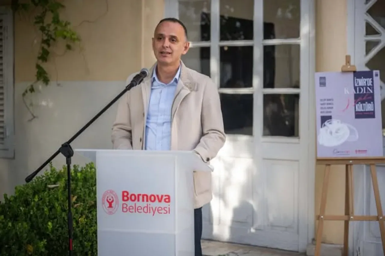 İzmir'in Çok Kültürlü Kadın Şapka Kültürü Bornova'da Sergileniyor İzmir'in Çok Kültürlü Kadın Şapka Kültürü Bornova'da Sergileniyor