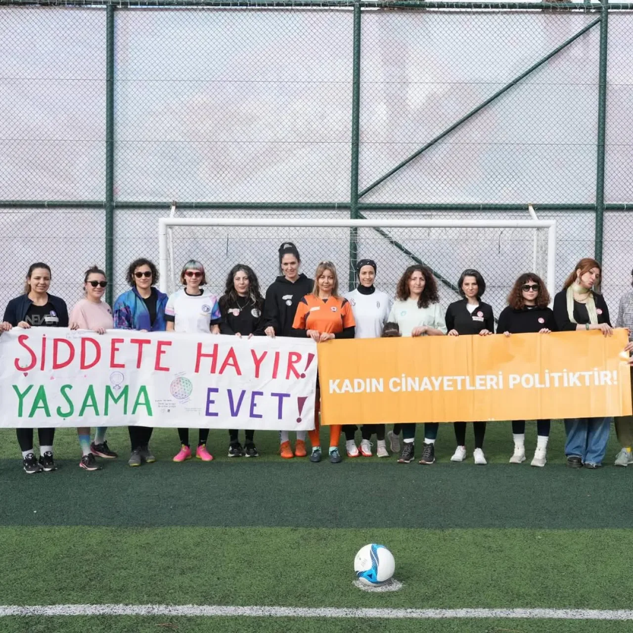 Kadıköy'de Kadınlar, 25 Kasım'da Sporla Dayanışma İçinde Buluştu Kadıköy'de Kadınlar, 25 Kasım'da Sporla Dayanışma İçinde Buluştu