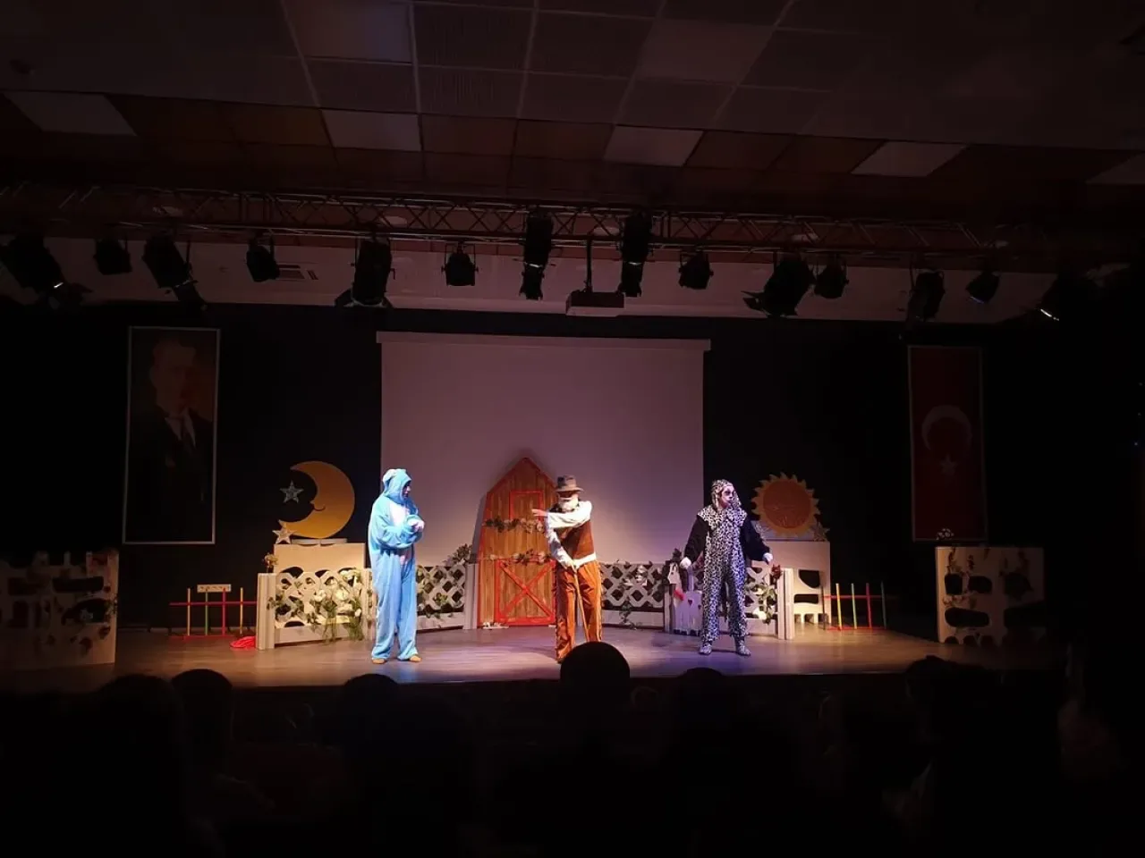 Çekmeköy'de Kültür Sanat Rüzgarı: Aralık Ayı Dopdolu Etkinliklerle Geliyor Çekmeköy'de Kültür Sanat Rüzgarı: Aralık Ayı Dopdolu Etkinliklerle Geliyor
