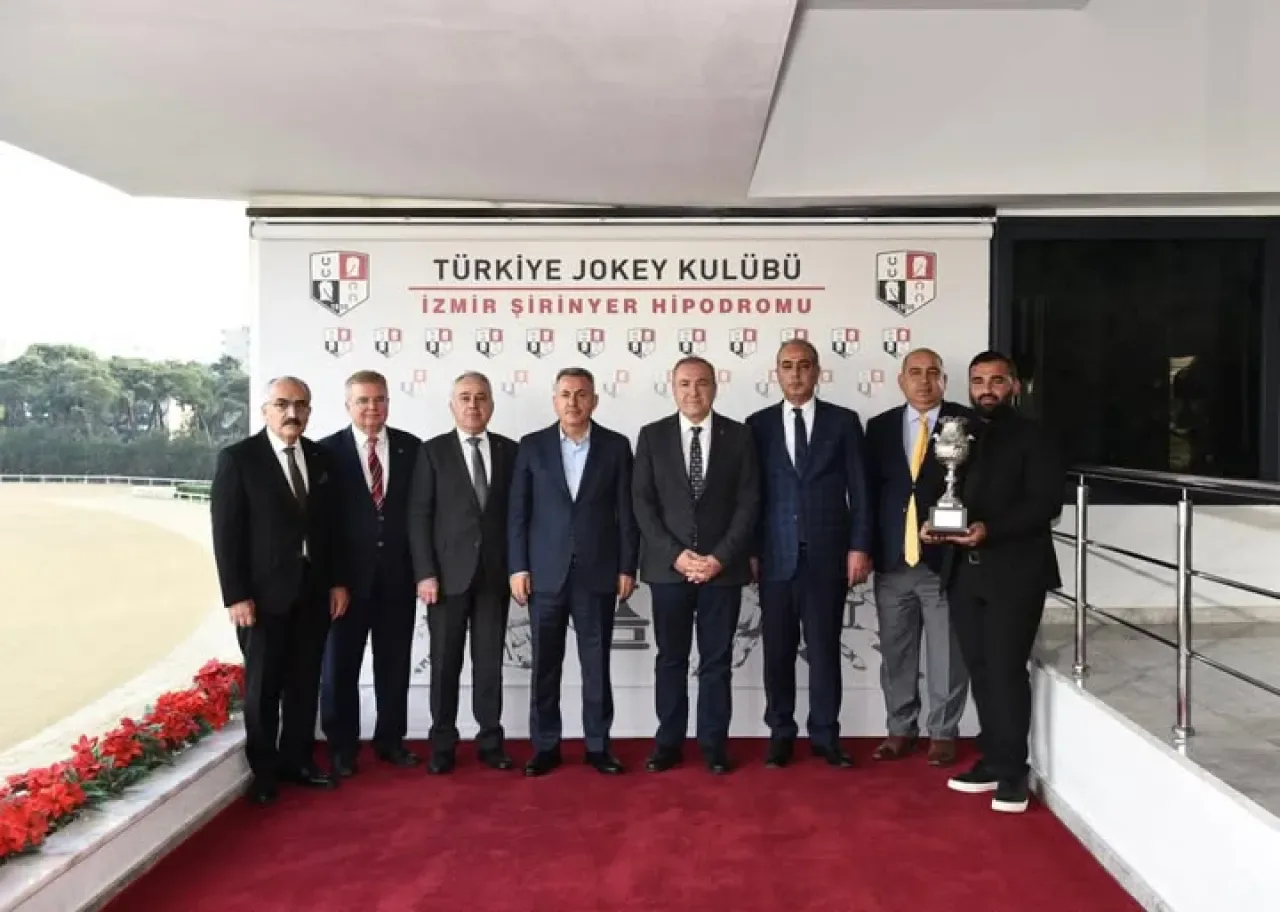 İzmir Vali Kupası Koşusu, Şirinyer Hipodromu'nda Gerçekleşti İzmir Vali Kupası Koşusu, Şirinyer Hipodromu'nda Gerçekleşti