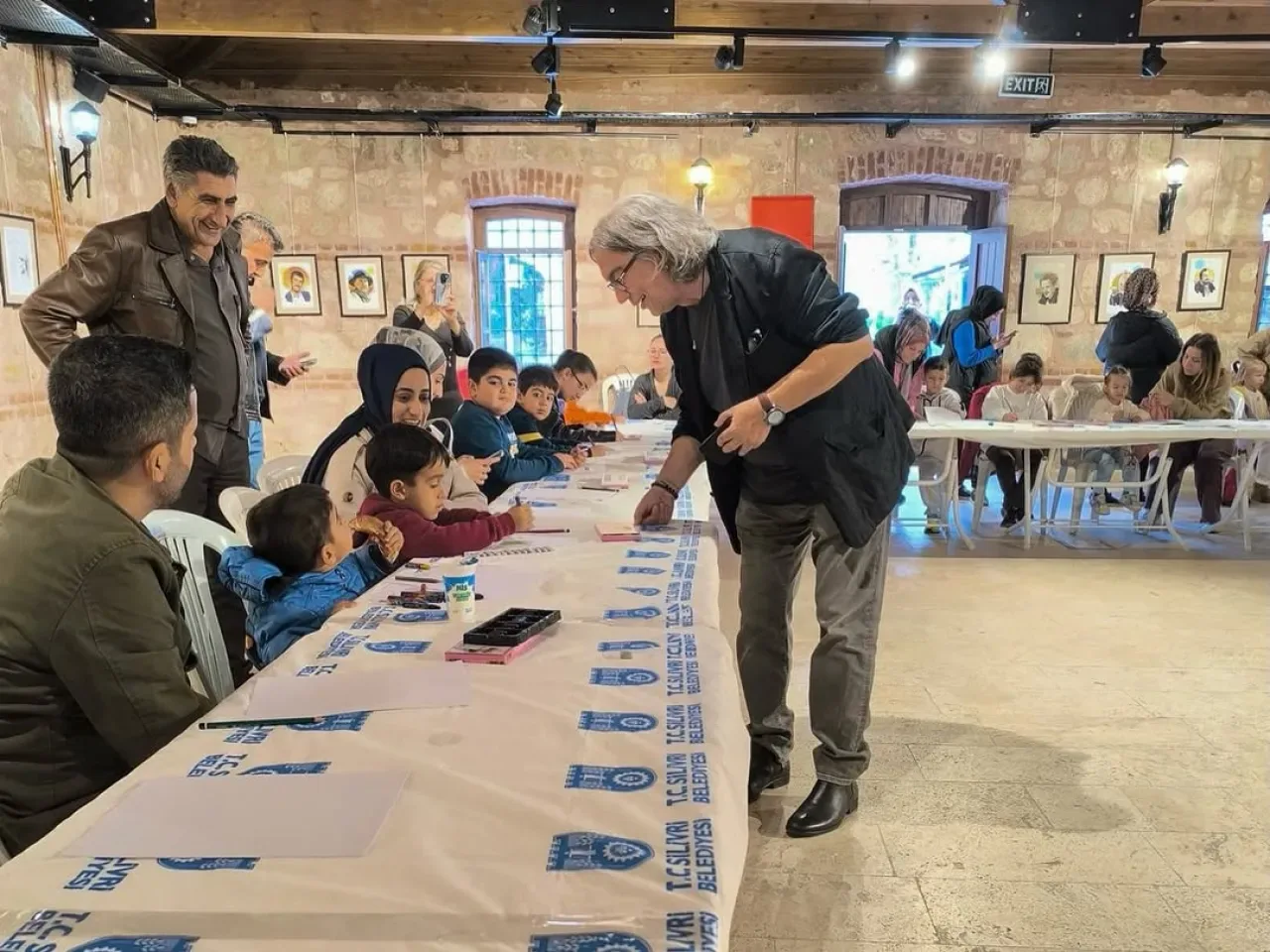 Silivri'de Çocuklar Karikatür Atölyesi ile Sanatla Buluştu Silivri'de Çocuklar Karikatür Atölyesi ile Sanatla Buluştu
