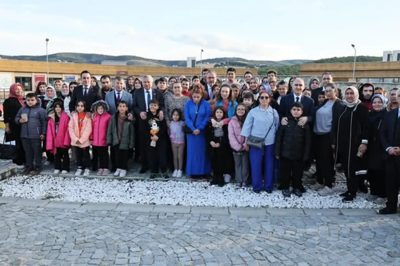 AK Parti İzmir Milletvekili Kasapoğlu, Engelli Bireyler ve Aileleri ile Kula'da Bir Araya Geldi AK Parti İzmir Milletvekili Kasapoğlu, Engelli Bireyler ve Aileleri ile Kula'da Bir Araya Geldi