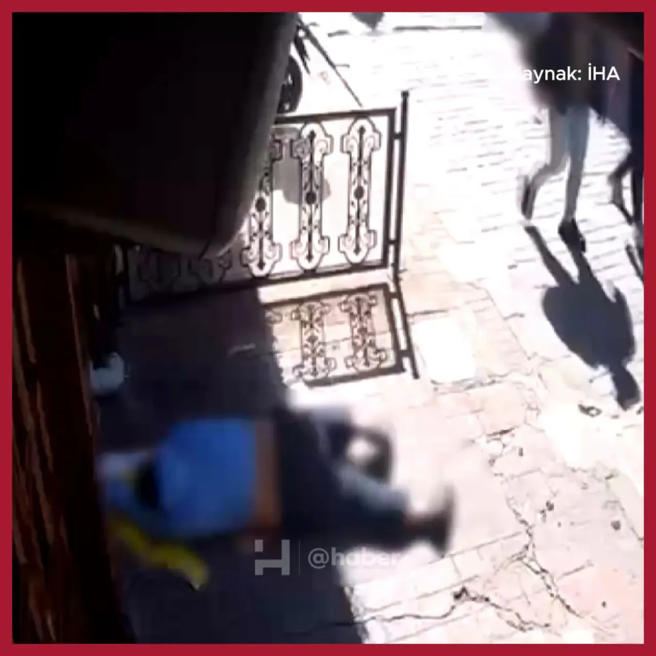 İstanbul Beyoğlu'nda Sara Nöbeti Geçiren Kişinin Eşyaları Çalındı, 2 Şüpheli Yakalandı İstanbul Beyoğlu'nda Sara Nöbeti Geçiren Kişinin Eşyaları Çalındı, 2 Şüpheli Yakalandı