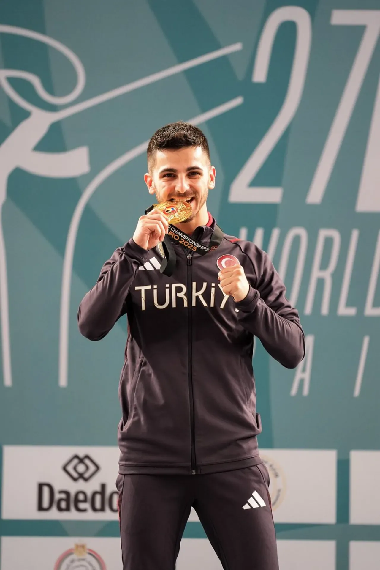 Milli Karateci Eray Şamdan Dünya Şampiyonu Oldu Milli Karateci Eray Şamdan Dünya Şampiyonu Oldu