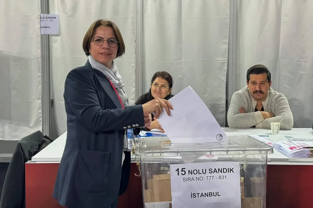 Maltepe Belediye Başkanı Esin Köymen Parti Kurultayında Oy Kullandı Maltepe Belediye Başkanı Esin Köymen Parti Kurultayında Oy Kullandı