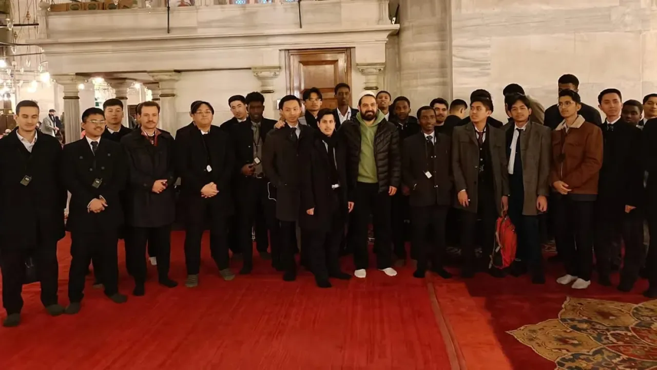Bağcılar'dan Gençler Sabah Namazında Fatih Camii'nde Buluştu Bağcılar'dan Gençler Sabah Namazında Fatih Camii'nde Buluştu