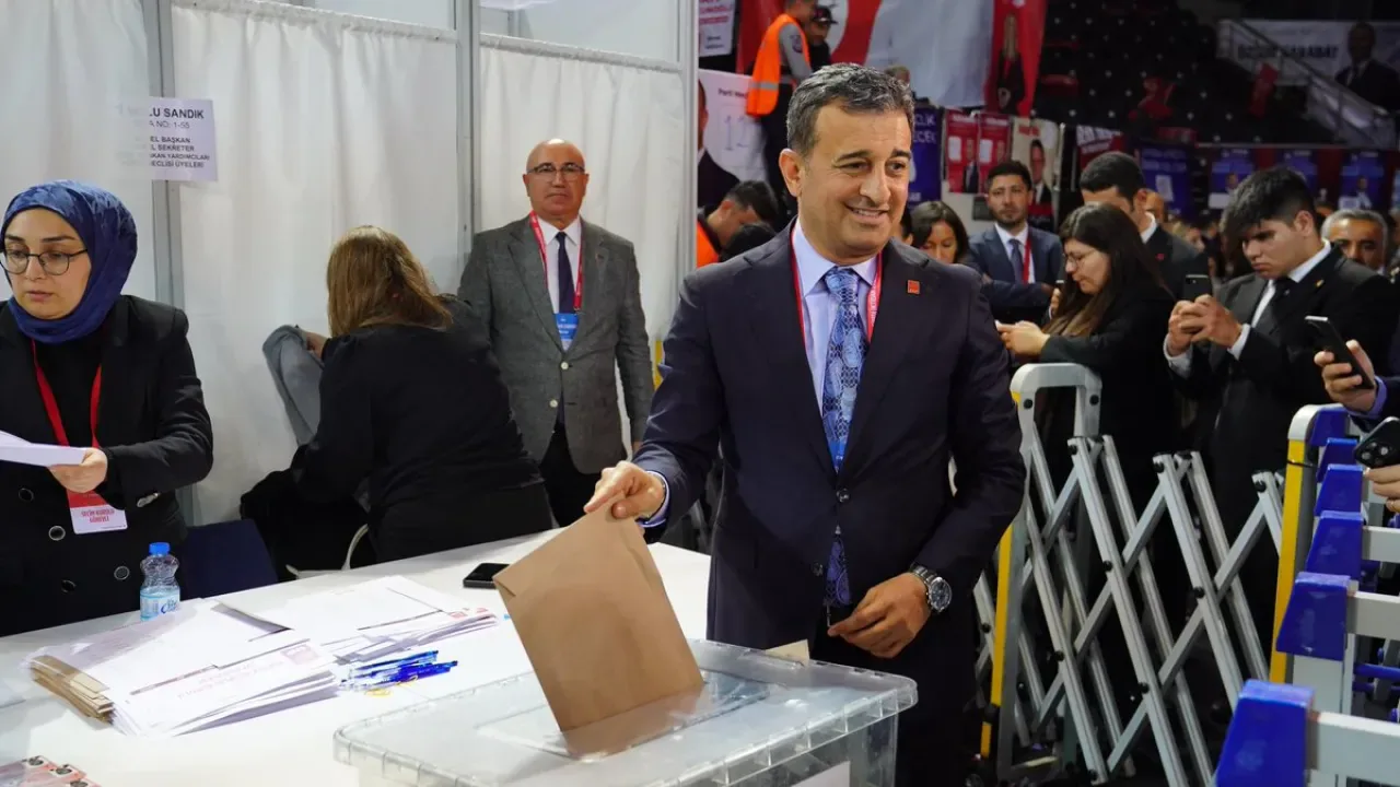 CHP'nin 39. Olağan Kurultayı'nda Parti Meclisi ve YDK Üyeleri Belirlendi CHP'nin 39. Olağan Kurultayı'nda Parti Meclisi ve YDK Üyeleri Belirlendi
