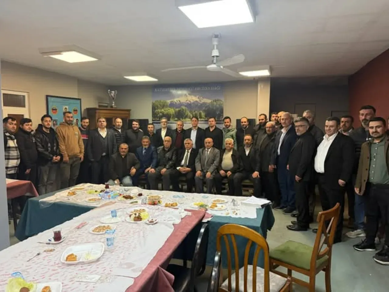 Develi Belediyesi, İstanbul'daki Develi Dernekleri ile Önemli Bir İstişare Toplantısı Gerçekleştirdi Develi Belediyesi, İstanbul'daki Develi Dernekleri ile Önemli Bir İstişare Toplantısı Gerçekleştirdi