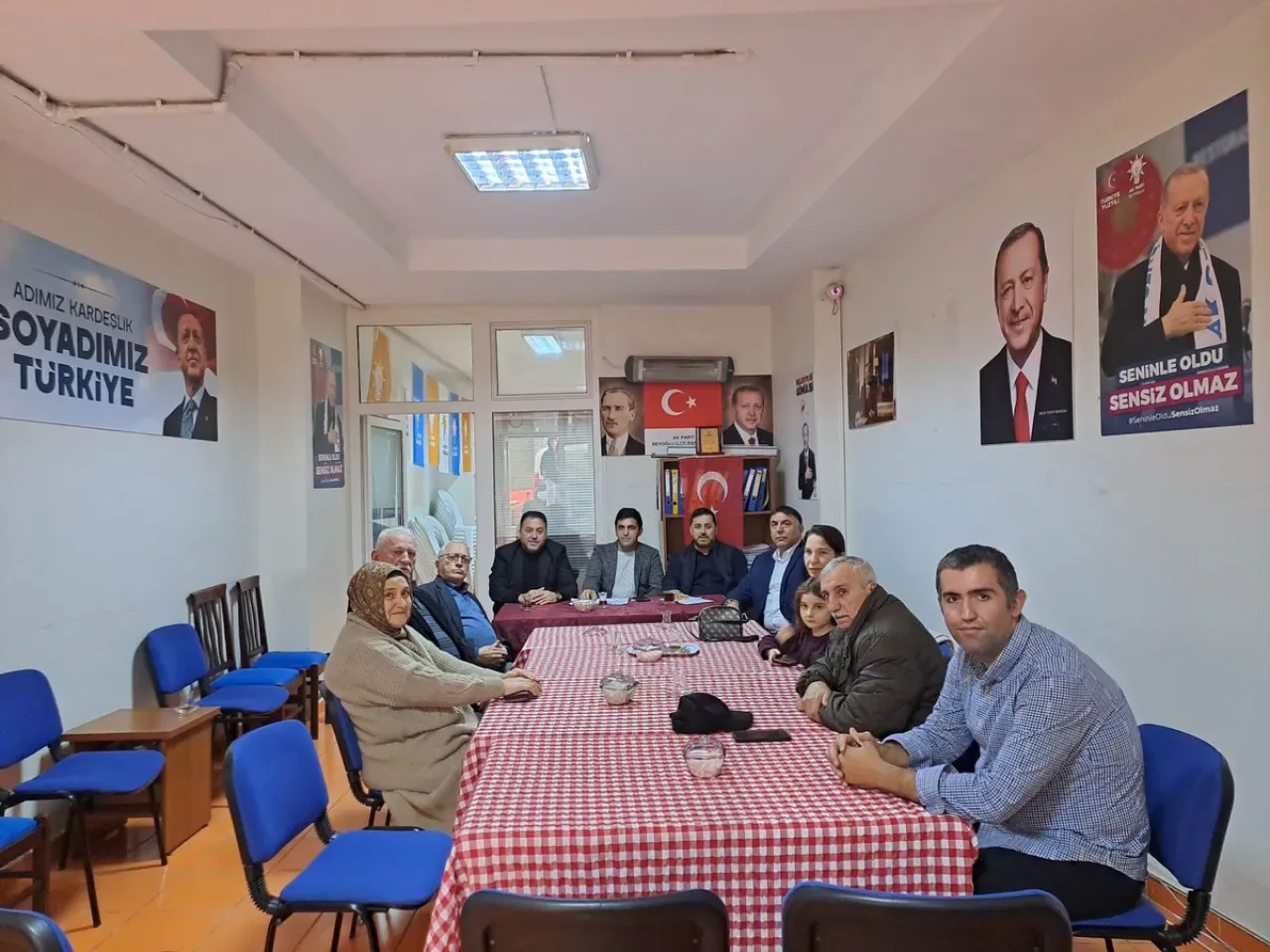 AK Parti Beyoğlu'nda Yenişehir Mahalle Yönetim Kurulu Toplantısı Gerçekleştirildi AK Parti Beyoğlu'nda Yenişehir Mahalle Yönetim Kurulu Toplantısı Gerçekleştirildi