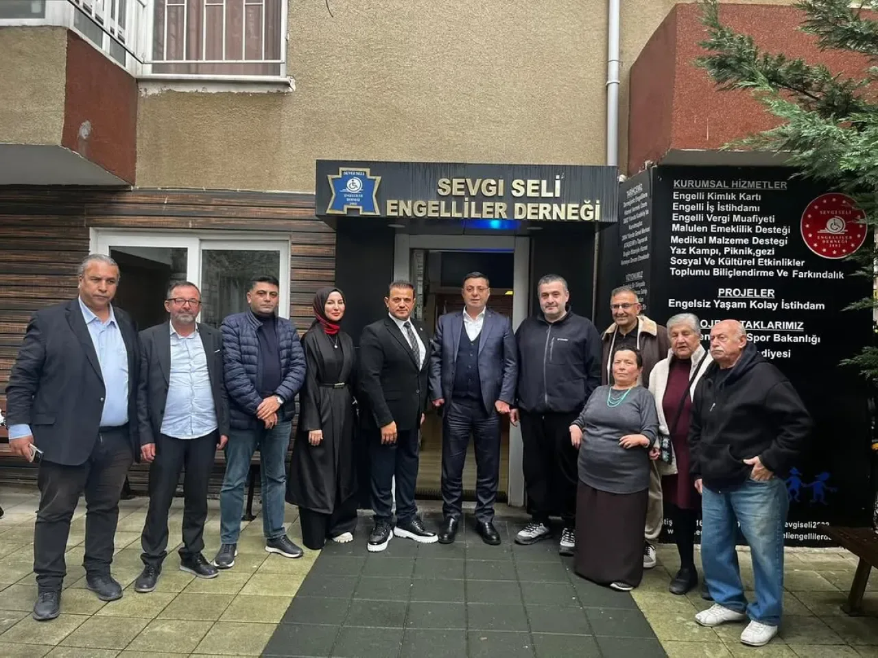 AK Partili Bayram, Ataşehir'deki Engelsiz Yaşam Derneği Genel Kuruluna Katıldı AK Partili Bayram, Ataşehir'deki Engelsiz Yaşam Derneği Genel Kuruluna Katıldı